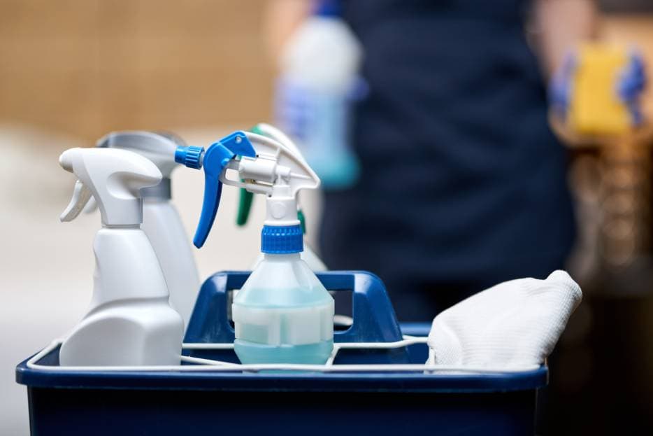 ¿Qué capacitación debe tener el personal de limpieza para empresas?