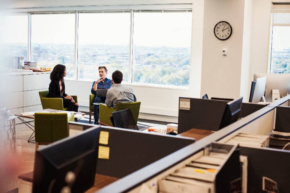 Cómo la limpieza influye en la experiencia de un cliente bancario