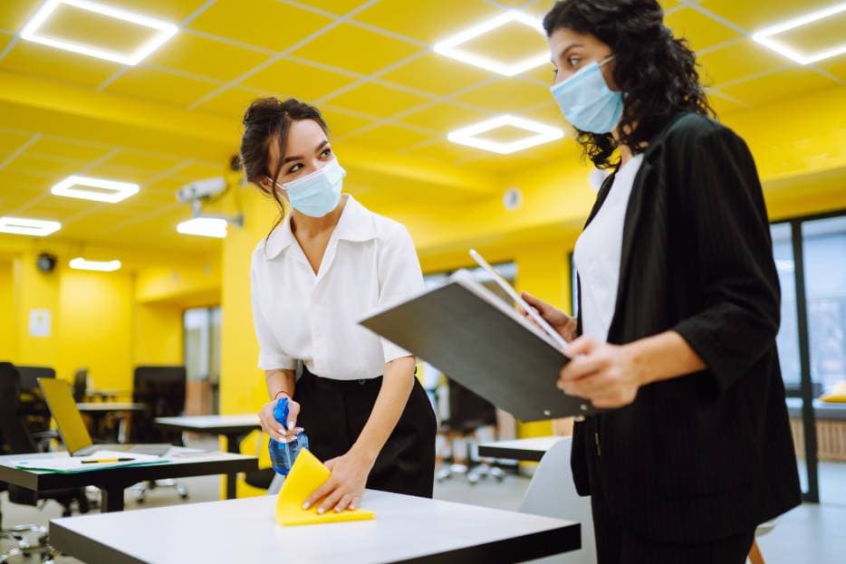 Cómo hacer auditorías internas para evaluar la limpieza en tu empresa